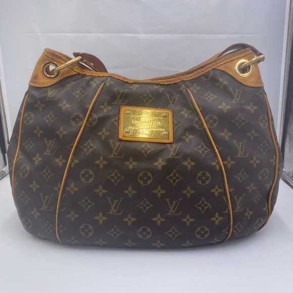 This is an authentic LOUIS VUITTON Monogram Galliera GM - Picture 1 of 2